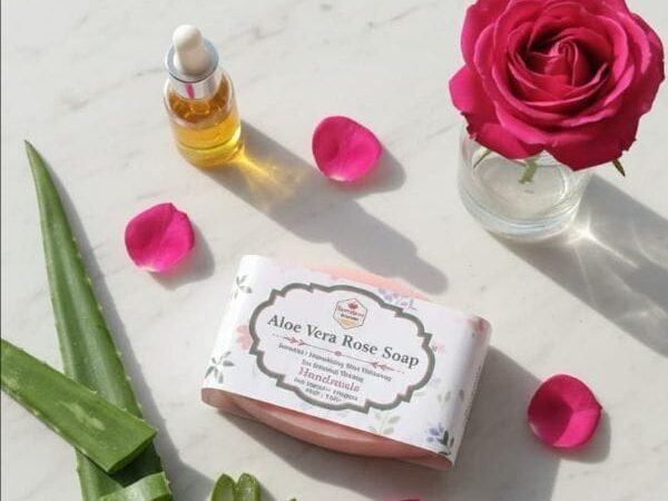Saanggavi Naturals Aloe Vera & Rose Soap