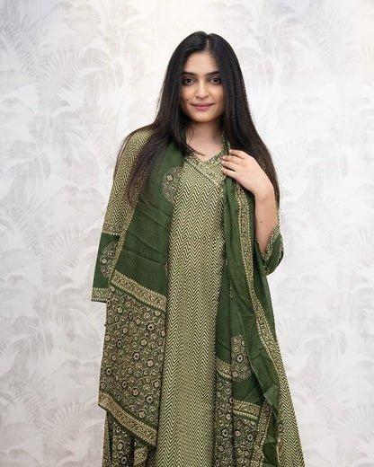 Women's New anarkali kurta set with new style... | Attirecarat