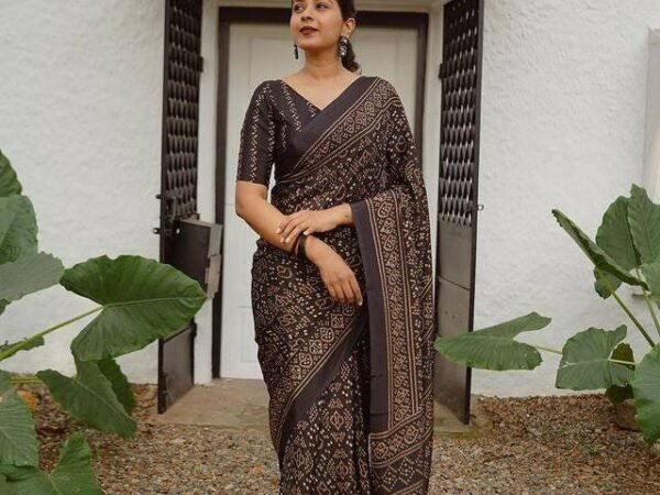 Black Pure Cotton Linen Saree Weaved With Zari Comes With Tassels | Crown Fashion