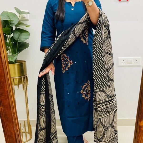 Women's Teal Blue & Monochrome Geometric Set | Komal Collection