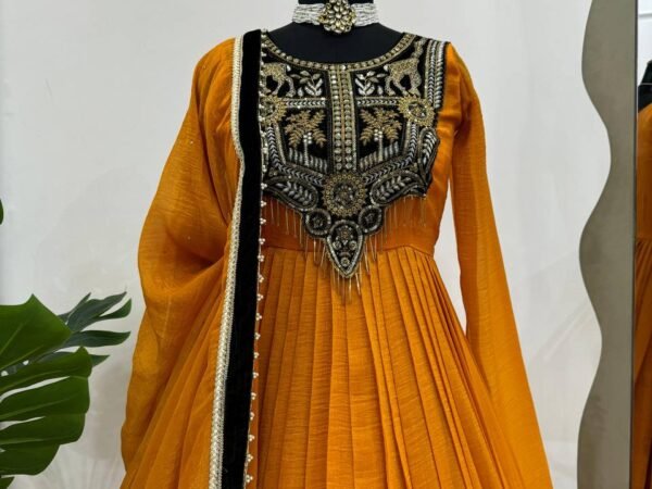 Women’s Gold Crush & Viscose Velvet Sequence Work Kurta with Dupatta Set | BRAD LEEZO