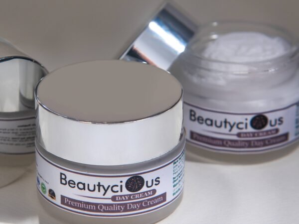 Day cream moisturizer for daily hydration, soft skin, and healthy glow.